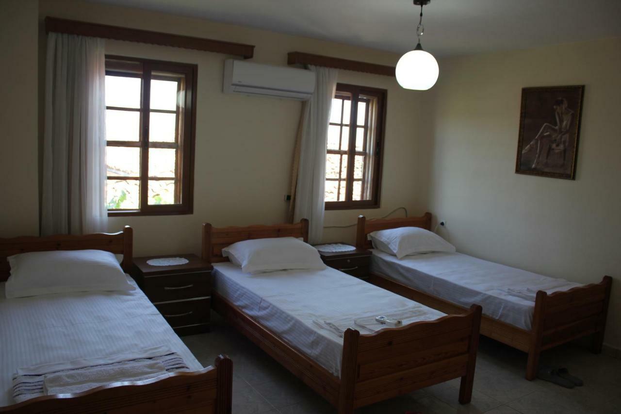 Guest House Toli inside Berat Castle Extérieur photo
