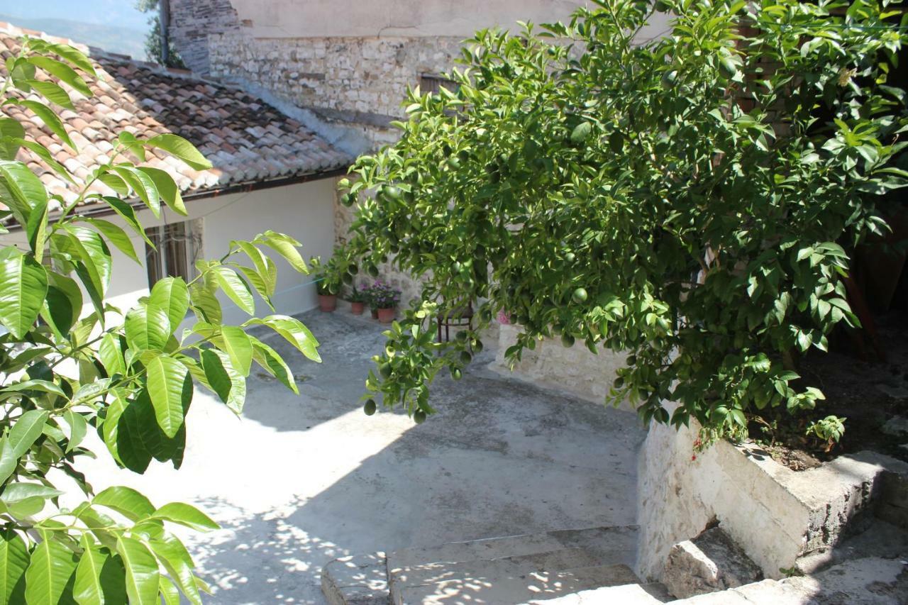 Guest House Toli inside Berat Castle Extérieur photo